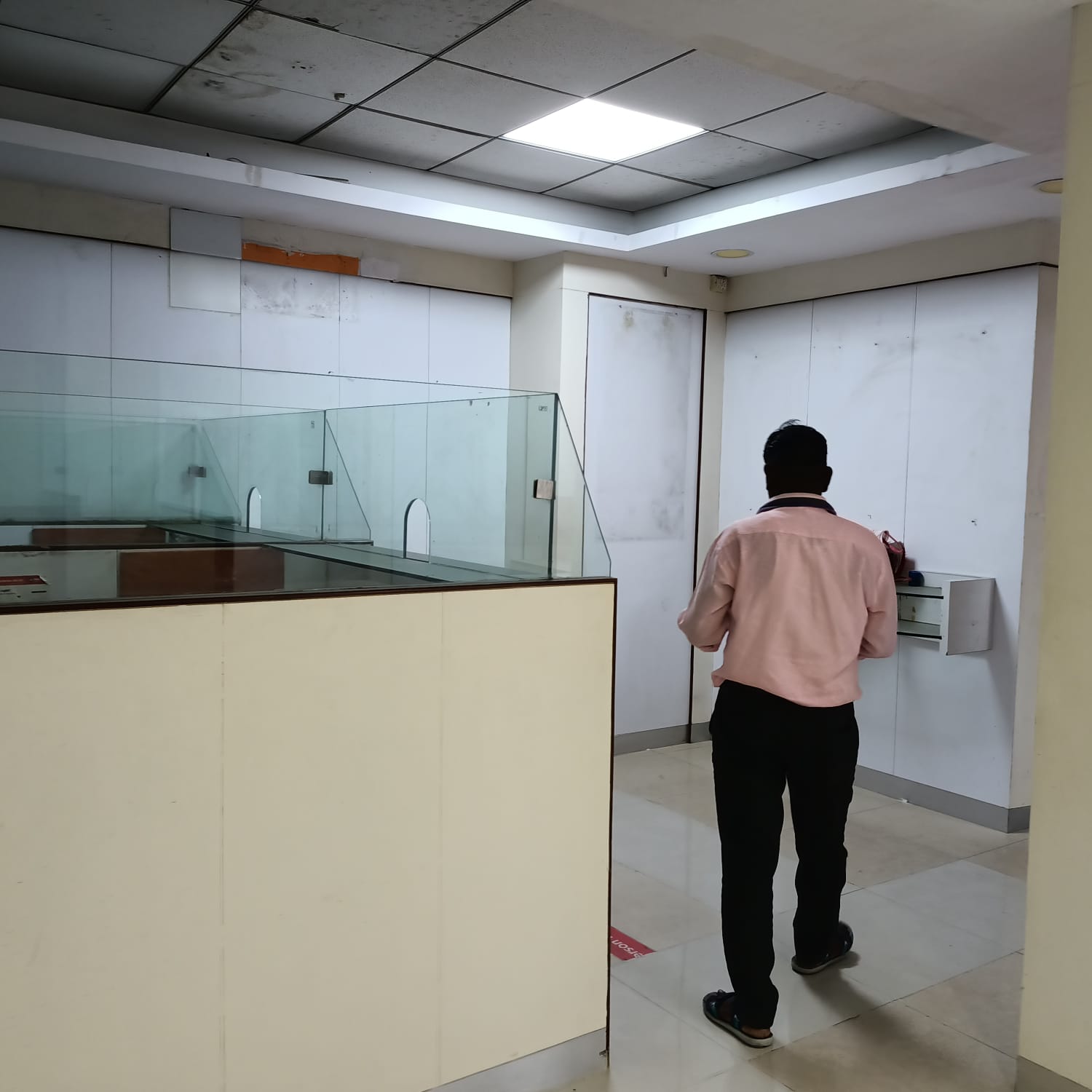 Showroom for Rent in S B Marg Mumbai
