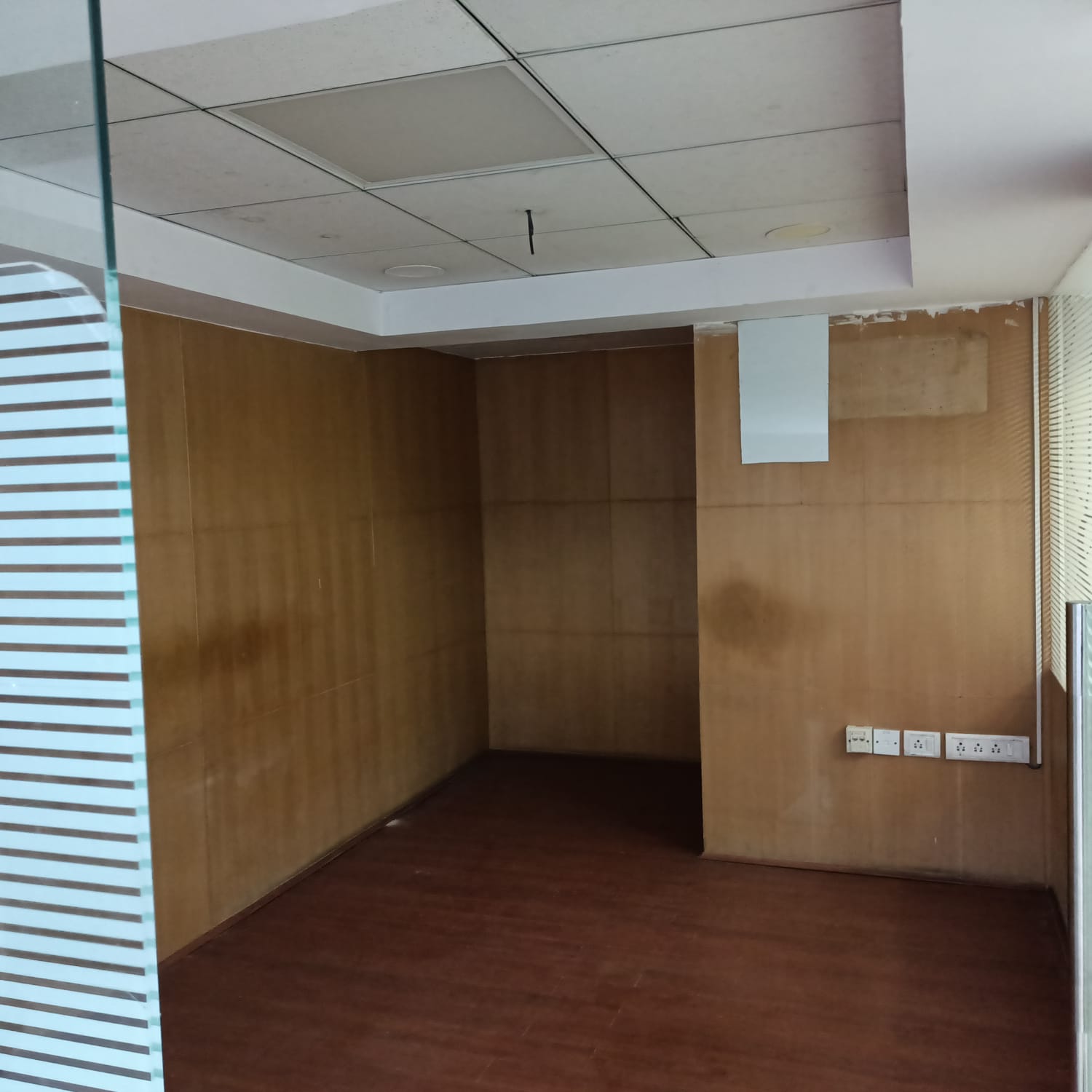 Showroom for Rent in S B Marg Mumbai