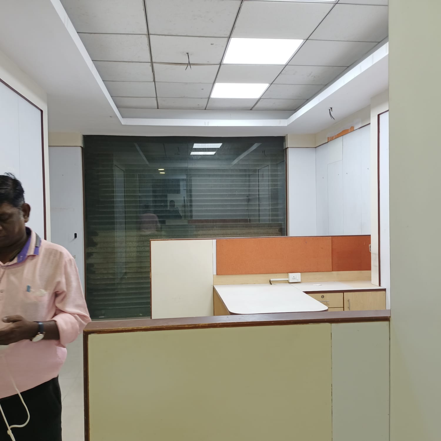 Showroom for Rent in S B Marg Mumbai