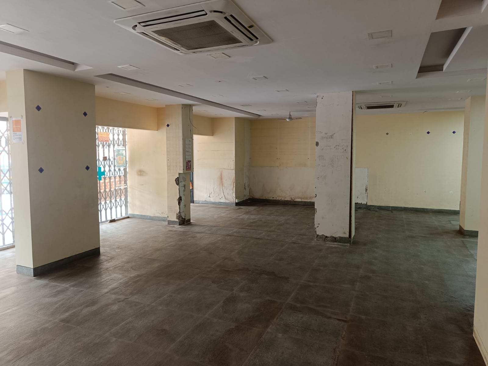 Showroom for Rent in North Avenue Road Mumbai