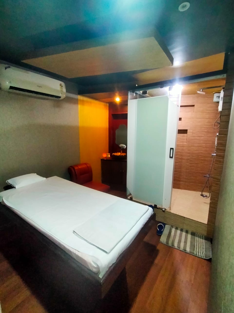 Office for Sale in Dadabhai Road Mumbai
