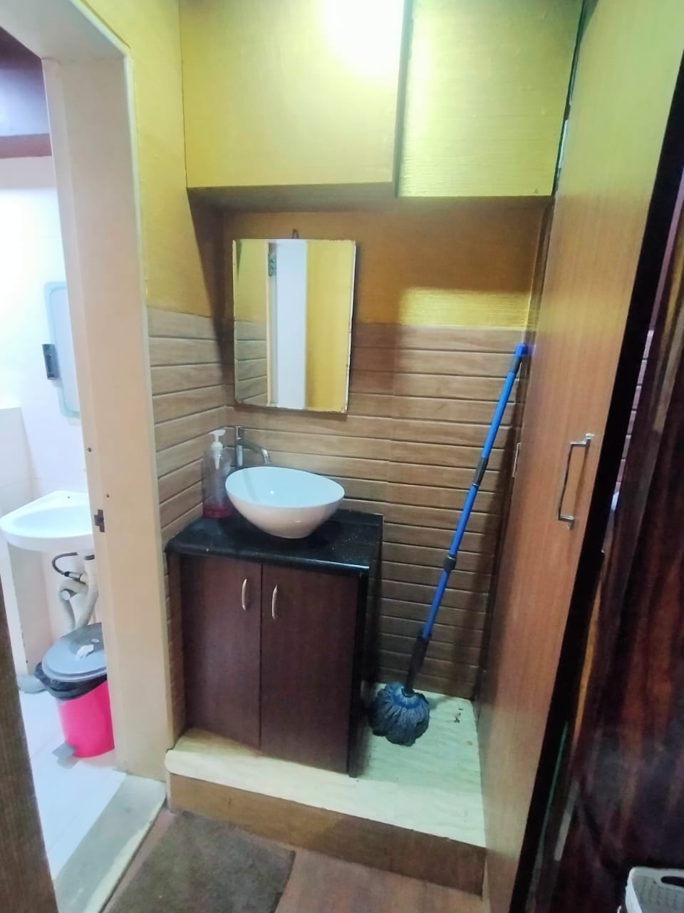 Office for Sale in Dadabhai Road Mumbai
