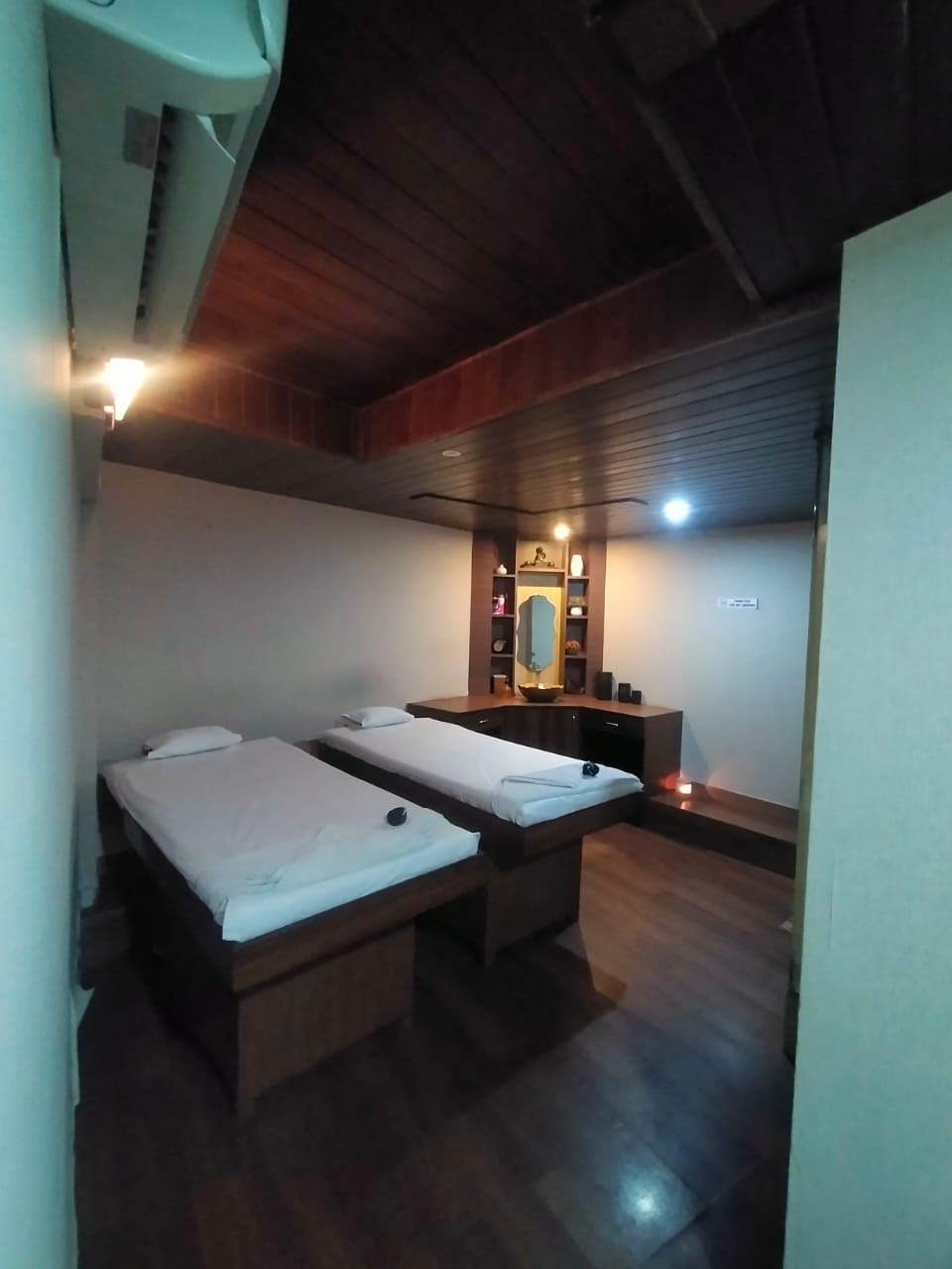 Office for Sale in Dadabhai Road Mumbai