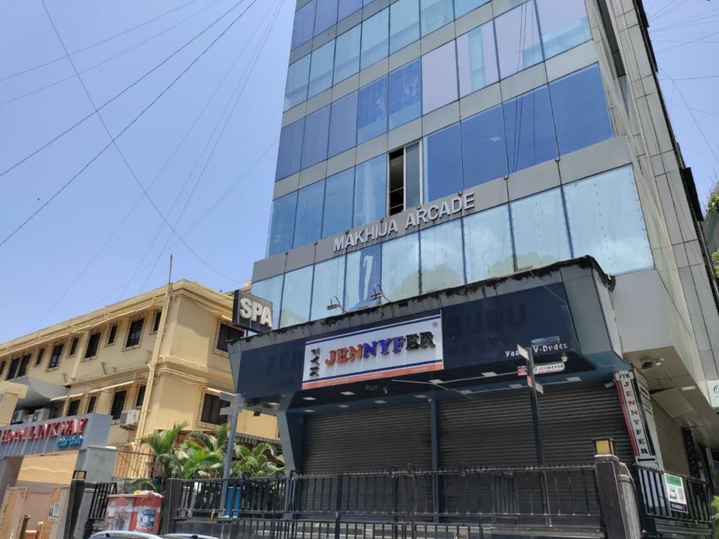 Office for Sale in 35 Road Mumbai