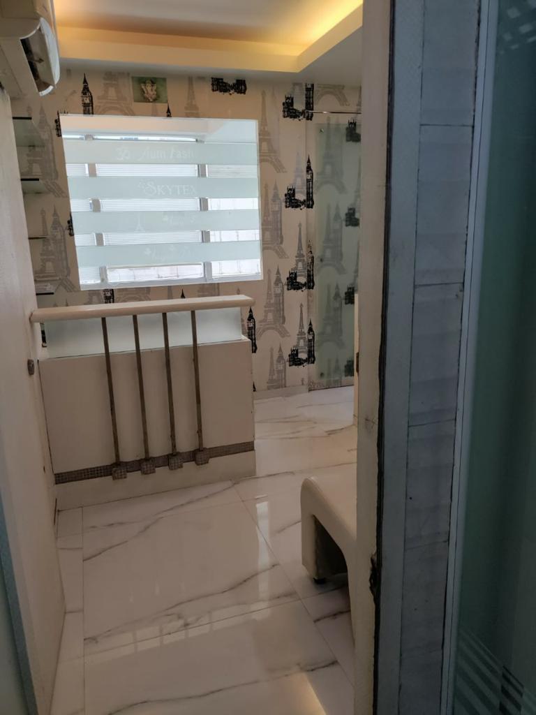 Office for Sale in 35 Road Mumbai