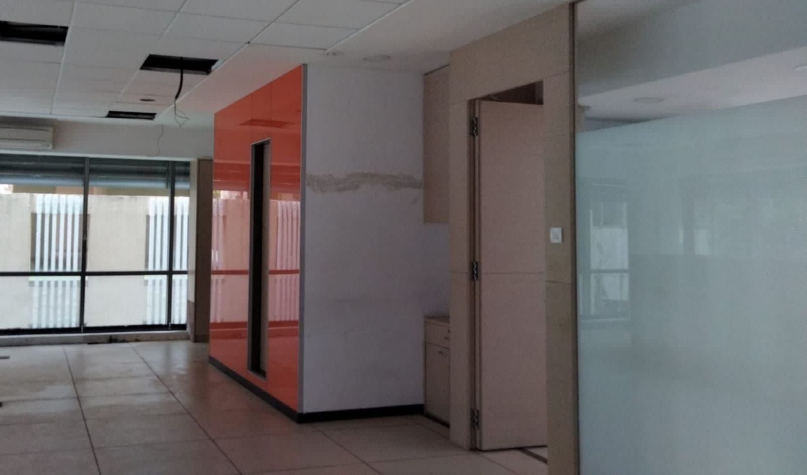 Office for Rent in Linking  Road Mumbai