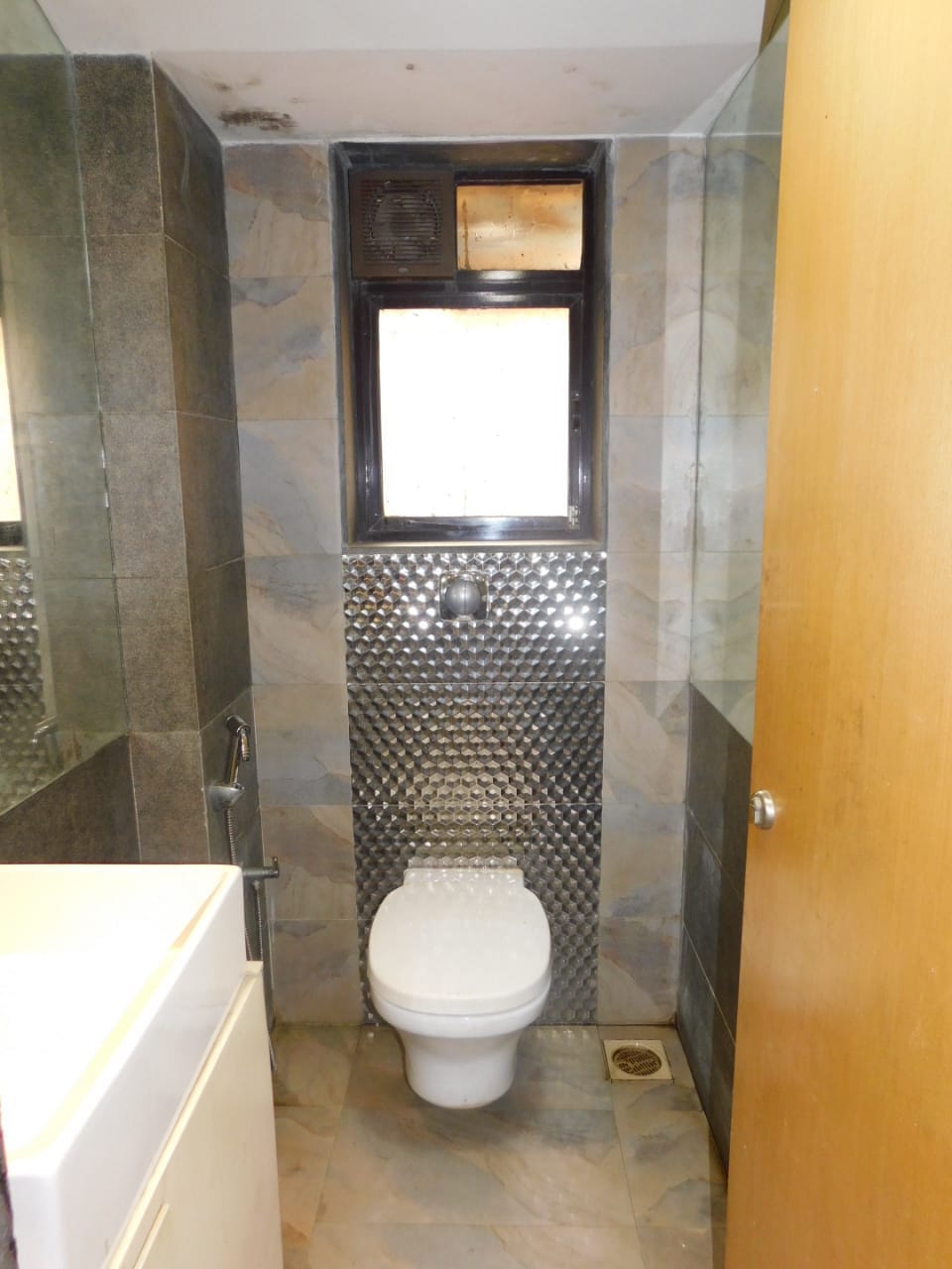 Office for Sale in Santacruz West Mumbai