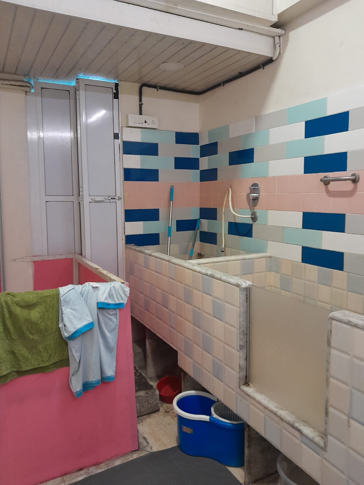 Shop for Rent in L J  Road Mumbai