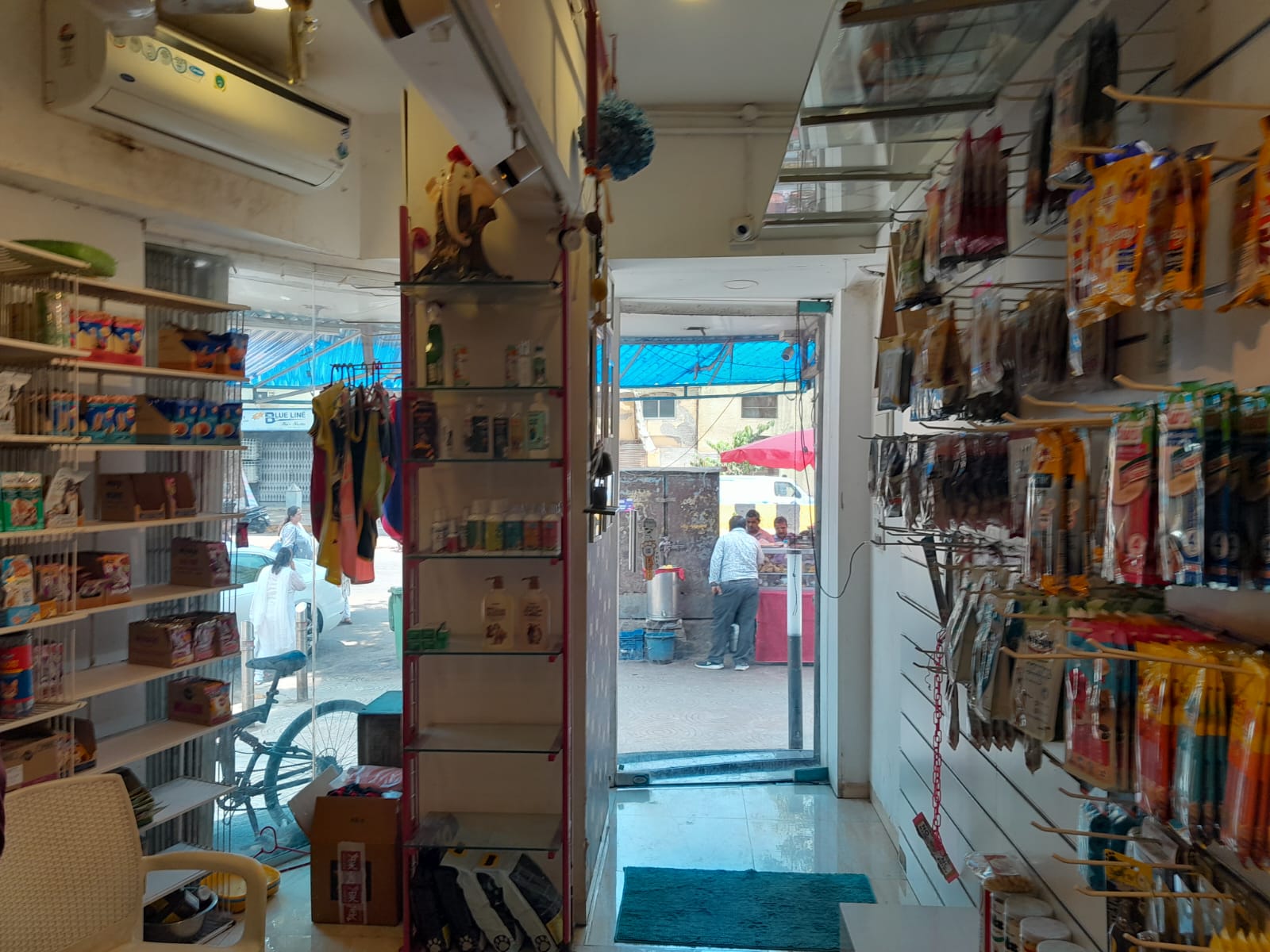 Shop for Rent in L J  Road Mumbai