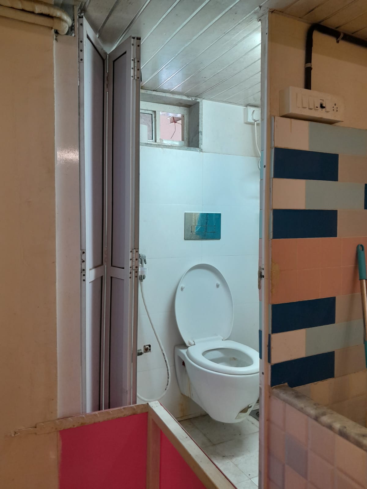 Shop for Rent in L J  Road Mumbai