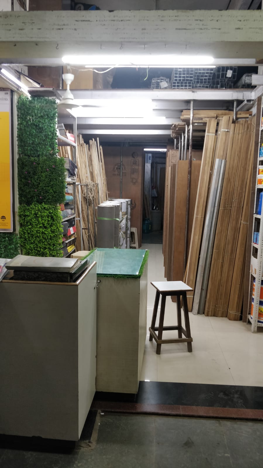 Showroom for Rent in Rto Road Mumbai
