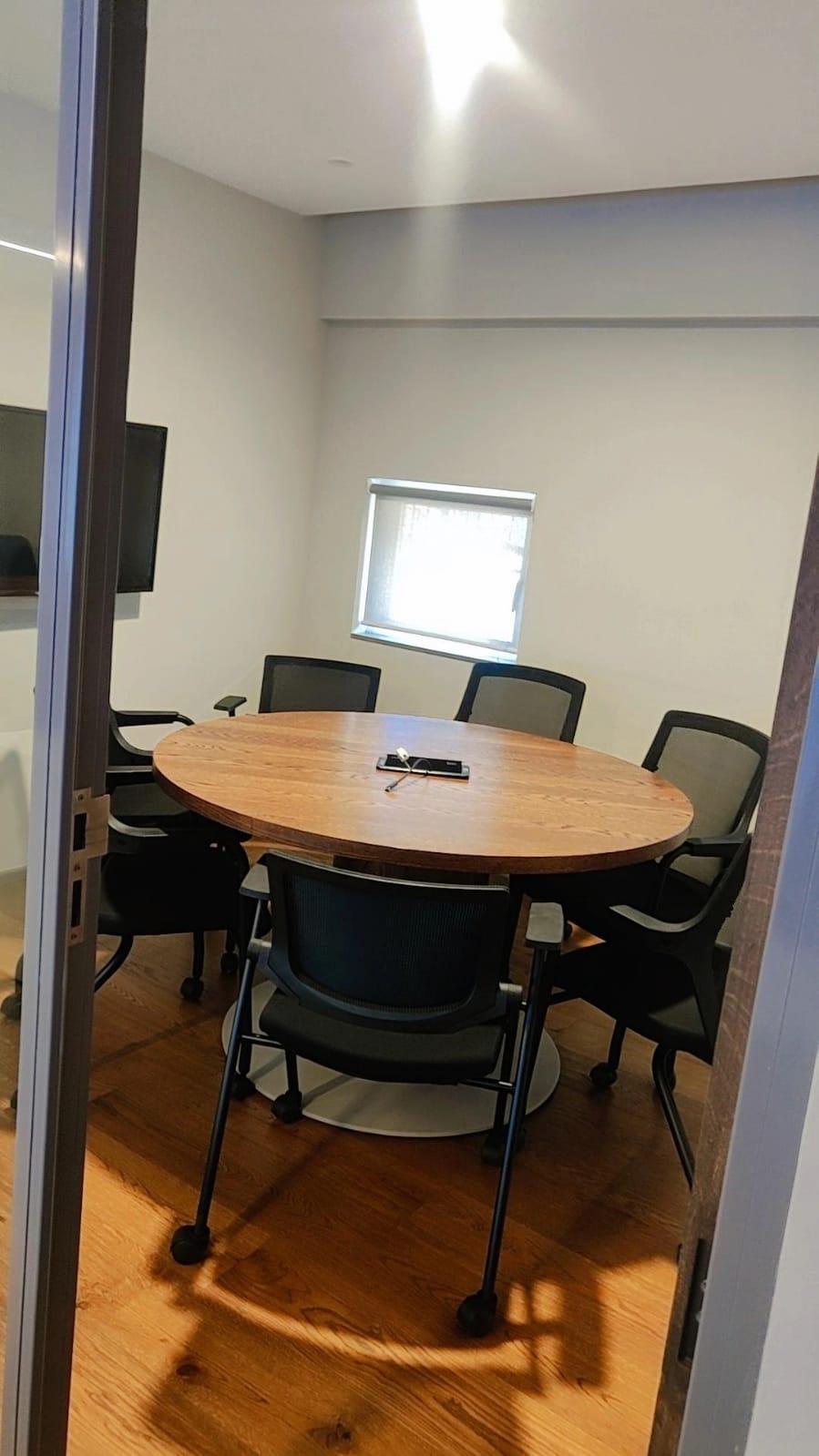 Office for Rent in Linking  Road Mumbai