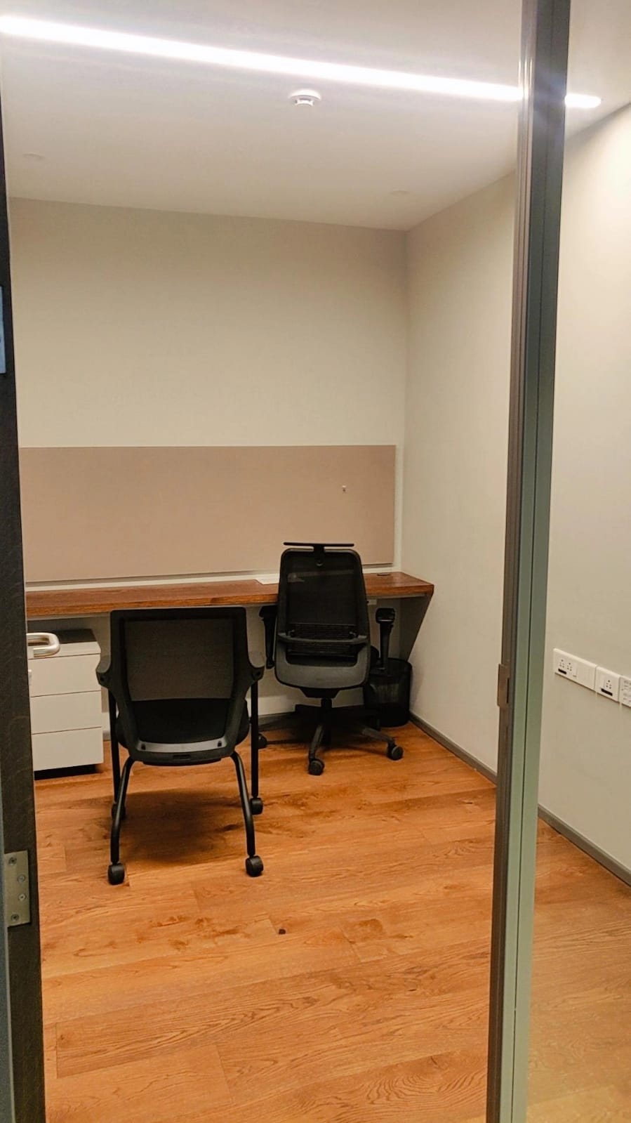 Office for Rent in Linking  Road Mumbai