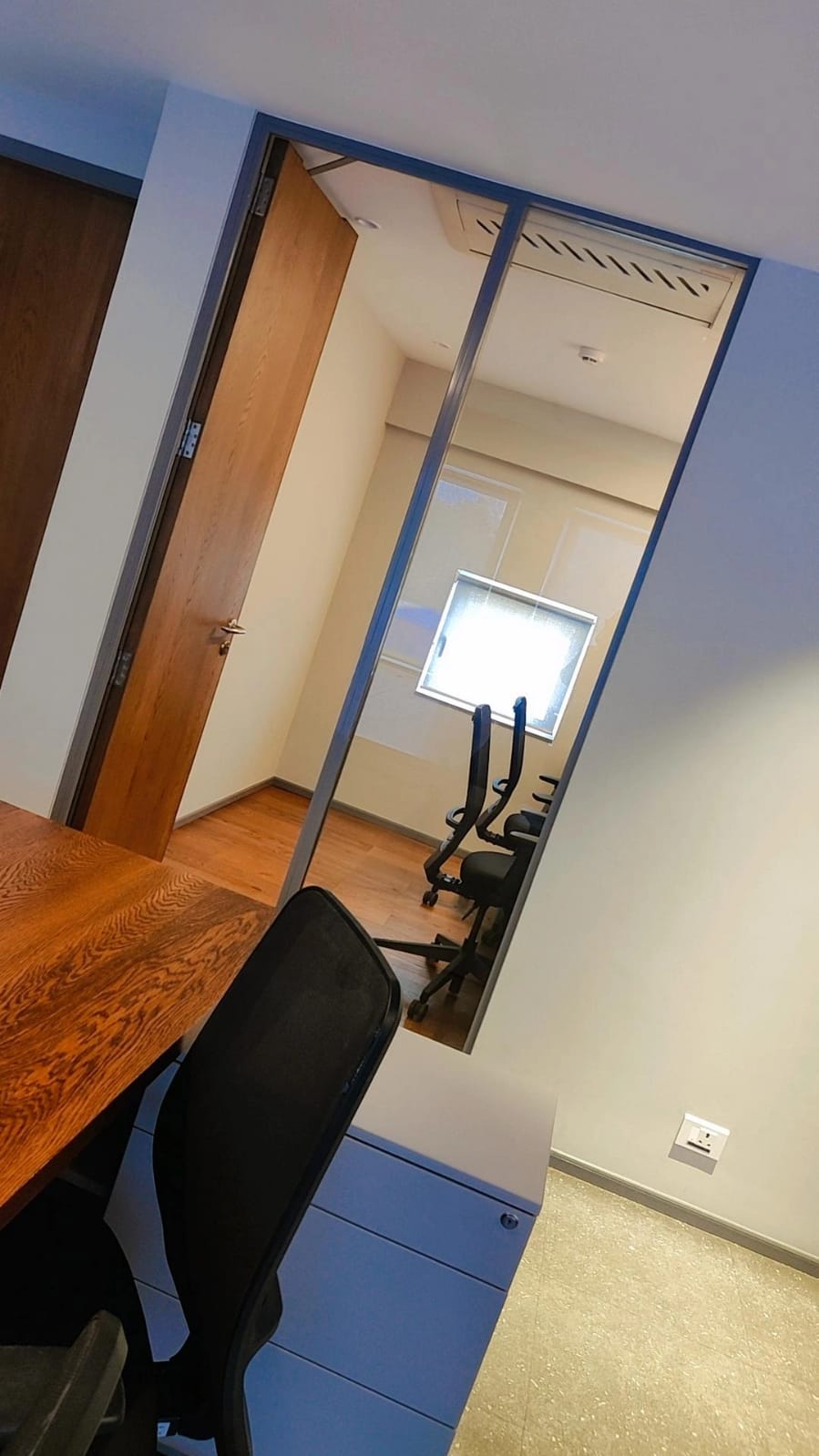Office for Rent in Linking  Road Mumbai