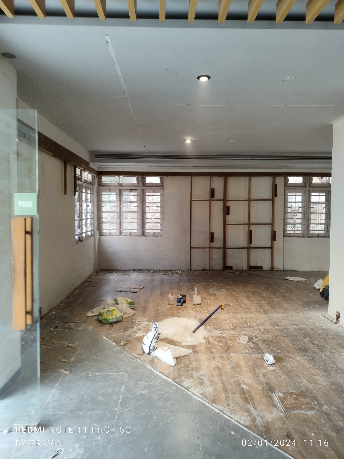 Showroom for Rent in Dinshaw Vaccha Road Mumbai