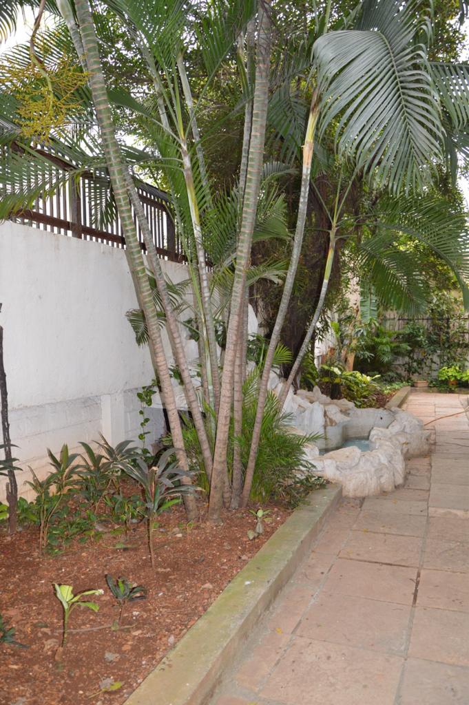 Commercial Building for Sale in S V Road Mumbai