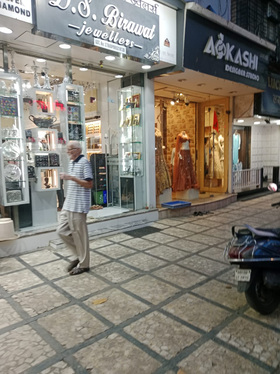 Showroom for Rent in Station Road Mumbai
