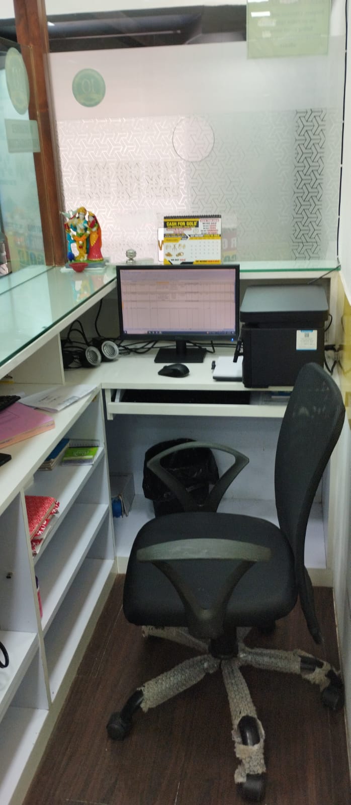 Shop for Rent in Juhu Tara Road Mumbai