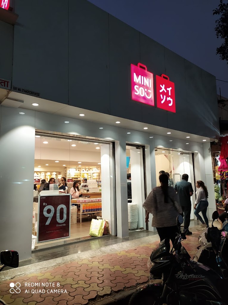 Showroom for Rent in L T Road Mumbai