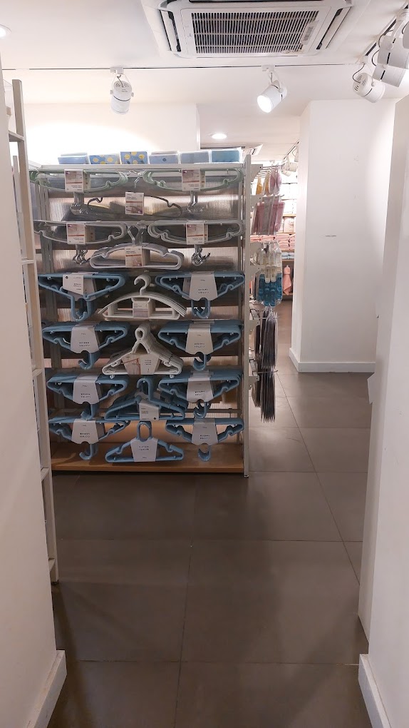 Showroom for Rent in L T Road Mumbai