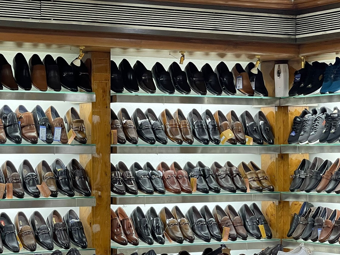 Showroom for Rent in Khar West Mumbai