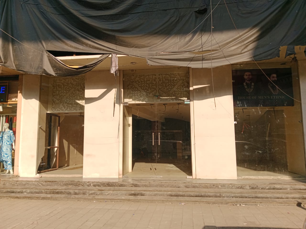 Showroom for Rent in Santacruz West Mumbai