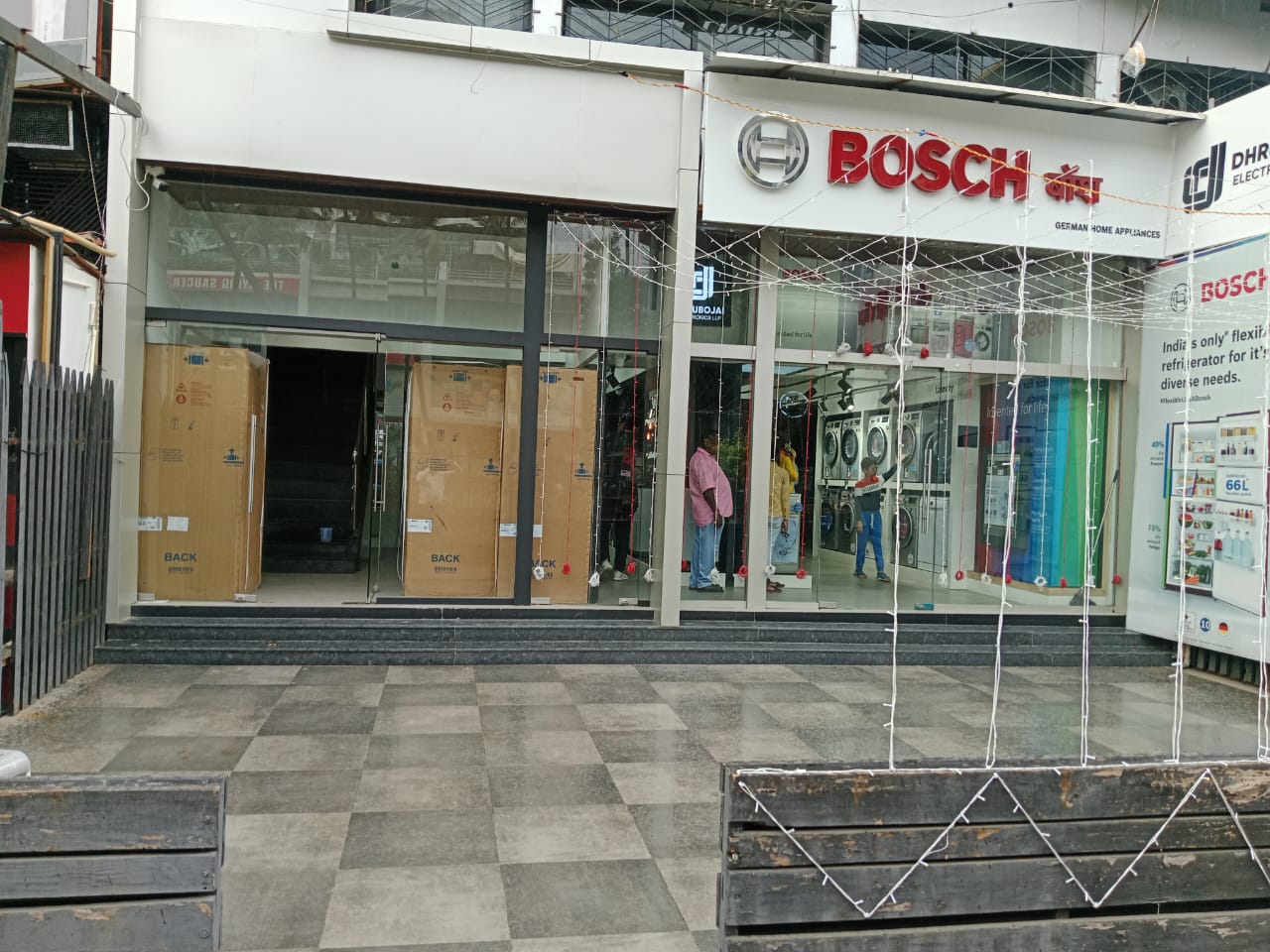 Showroom for Rent in Link  Road Mumbai
