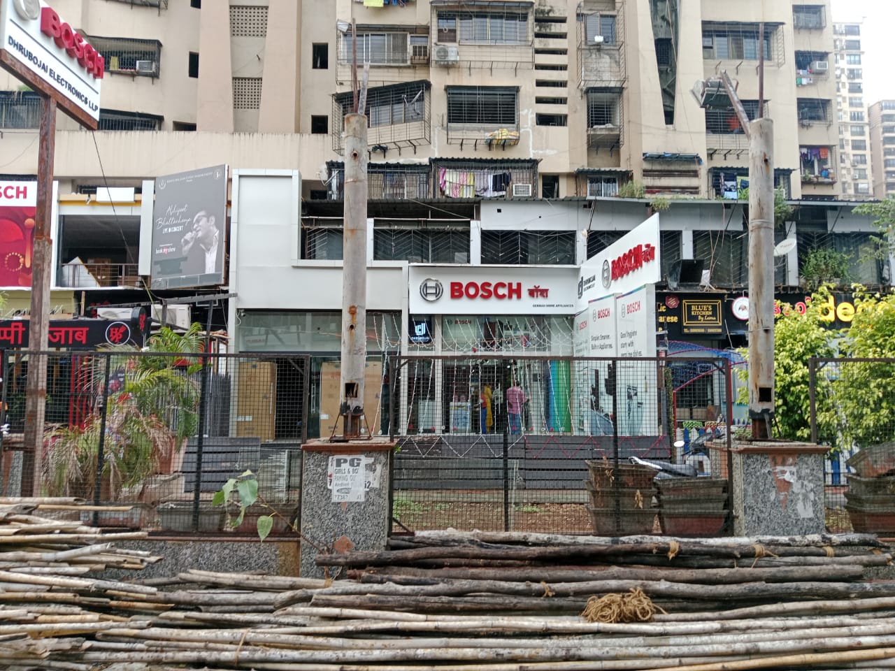 Showroom for Rent in Link  Road Mumbai