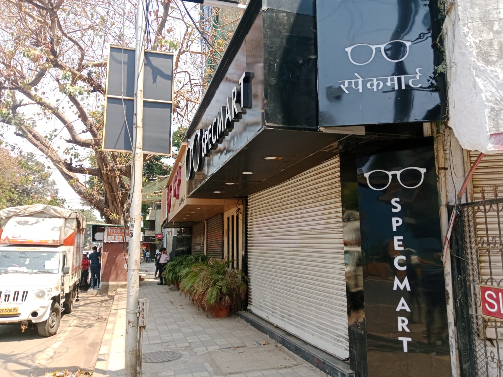 Shop for Rent in Linking  Road Mumbai