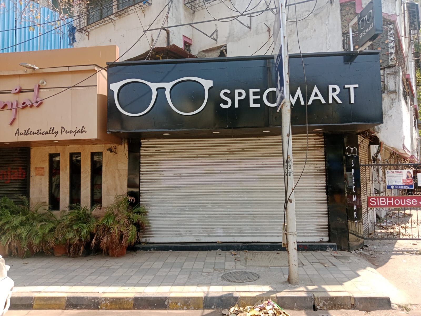 Shop for Rent in Linking  Road Mumbai