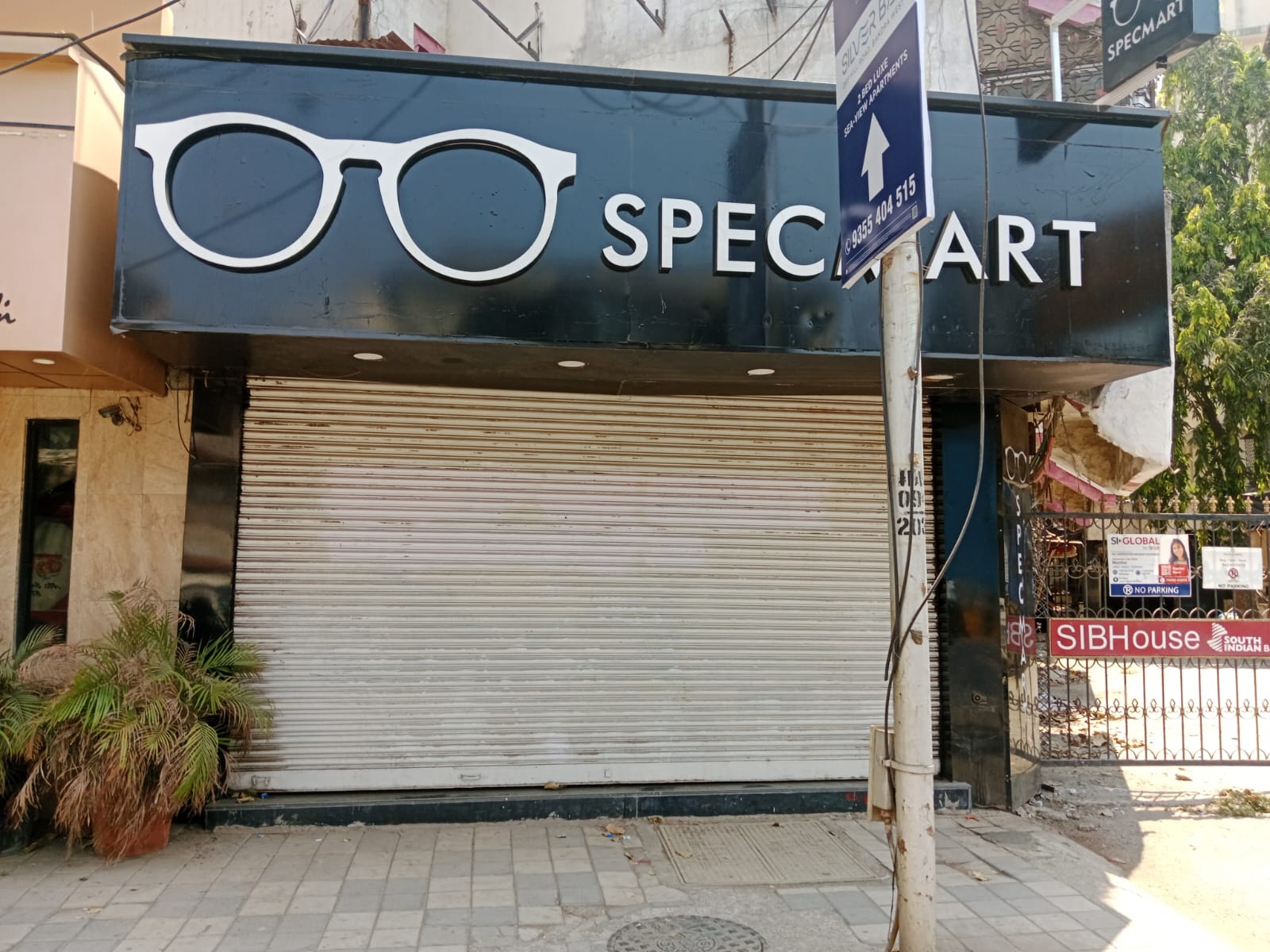 Shop for Rent in Linking  Road Mumbai