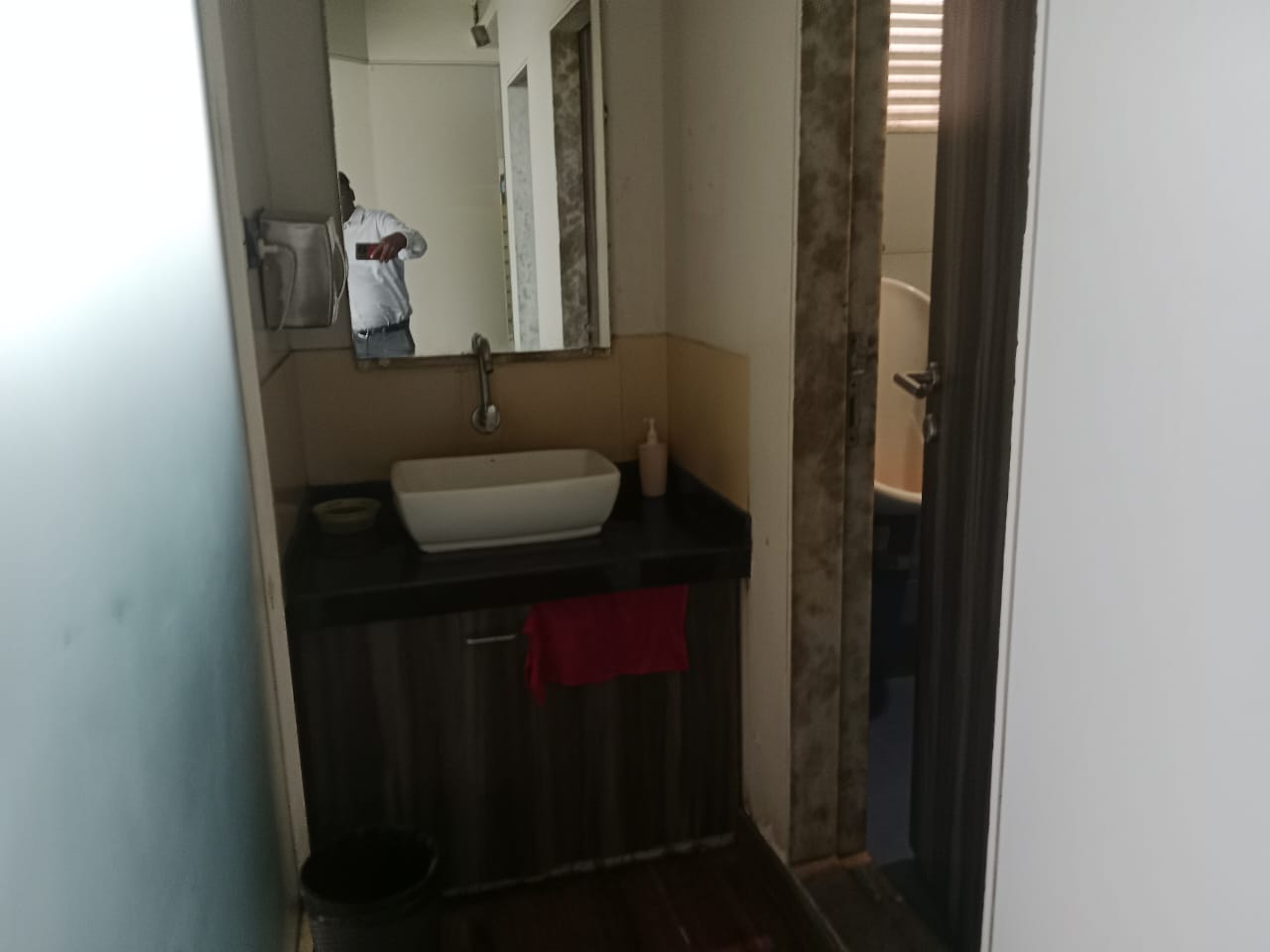 Office for Rent in Linking  Road Mumbai