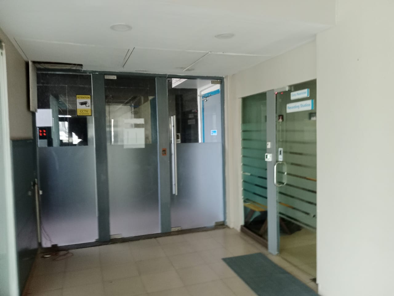 Office for Rent in Linking  Road Mumbai