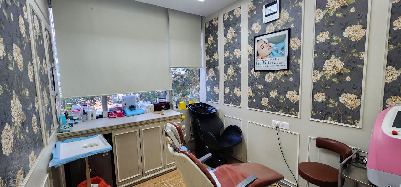 Showroom for Sale in 4 Bungalows Mumbai