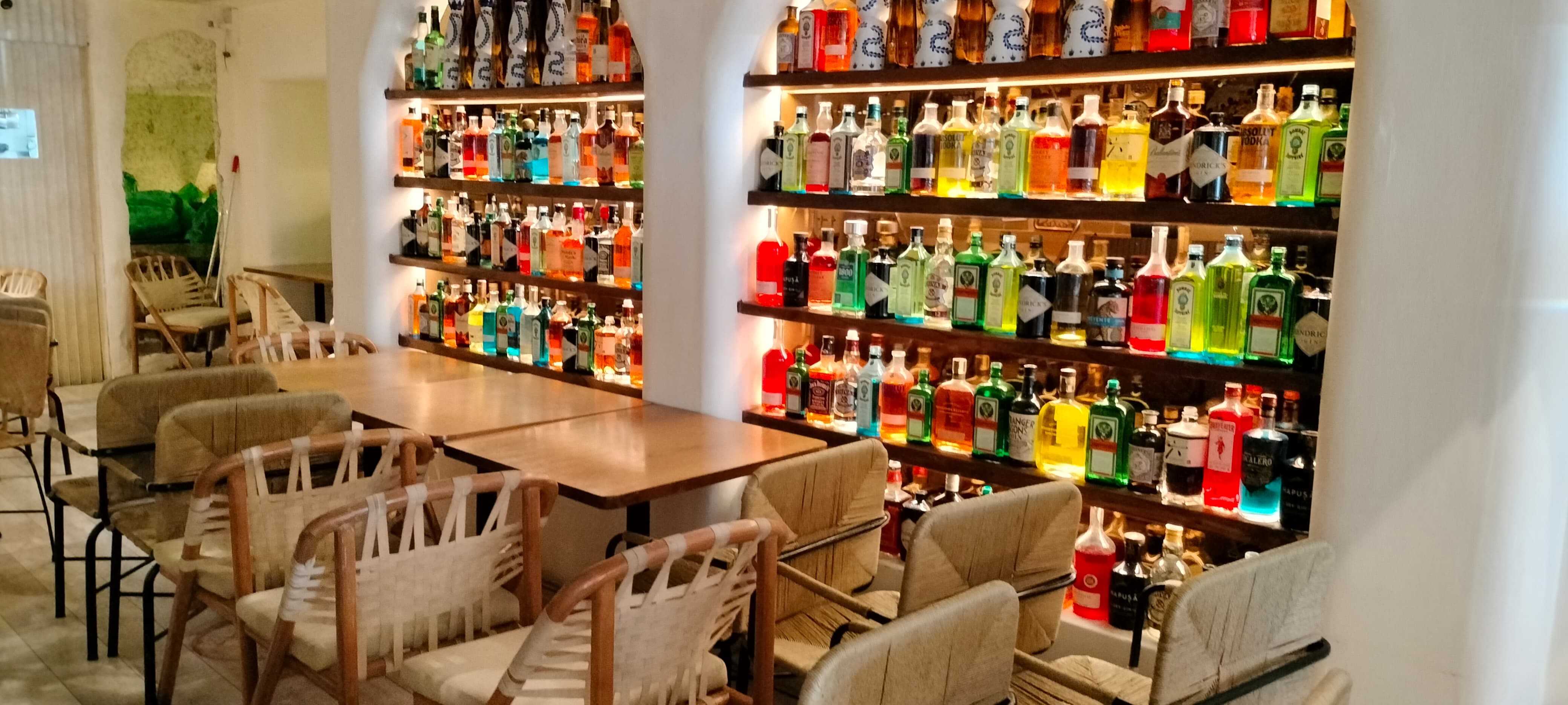 Restaurant for Rent in 35 Road Mumbai
