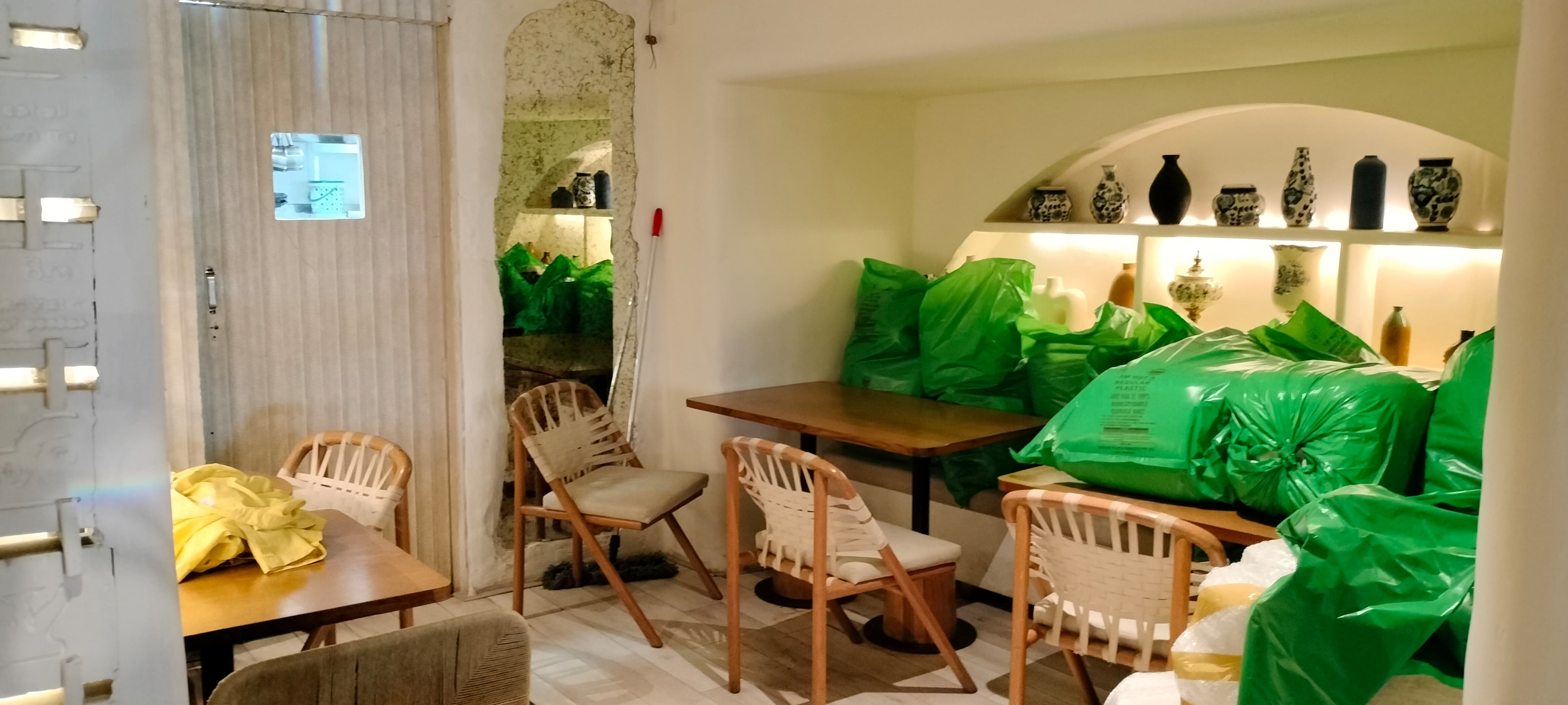 Restaurant for Rent in 35 Road Mumbai