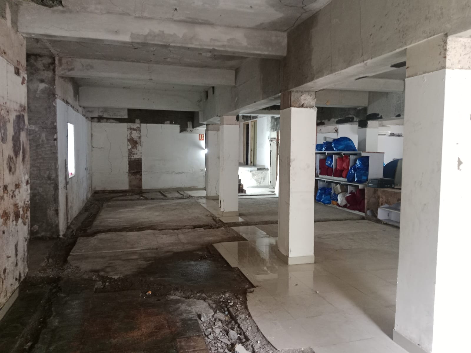 Showroom for Rent in Santacruz West Mumbai