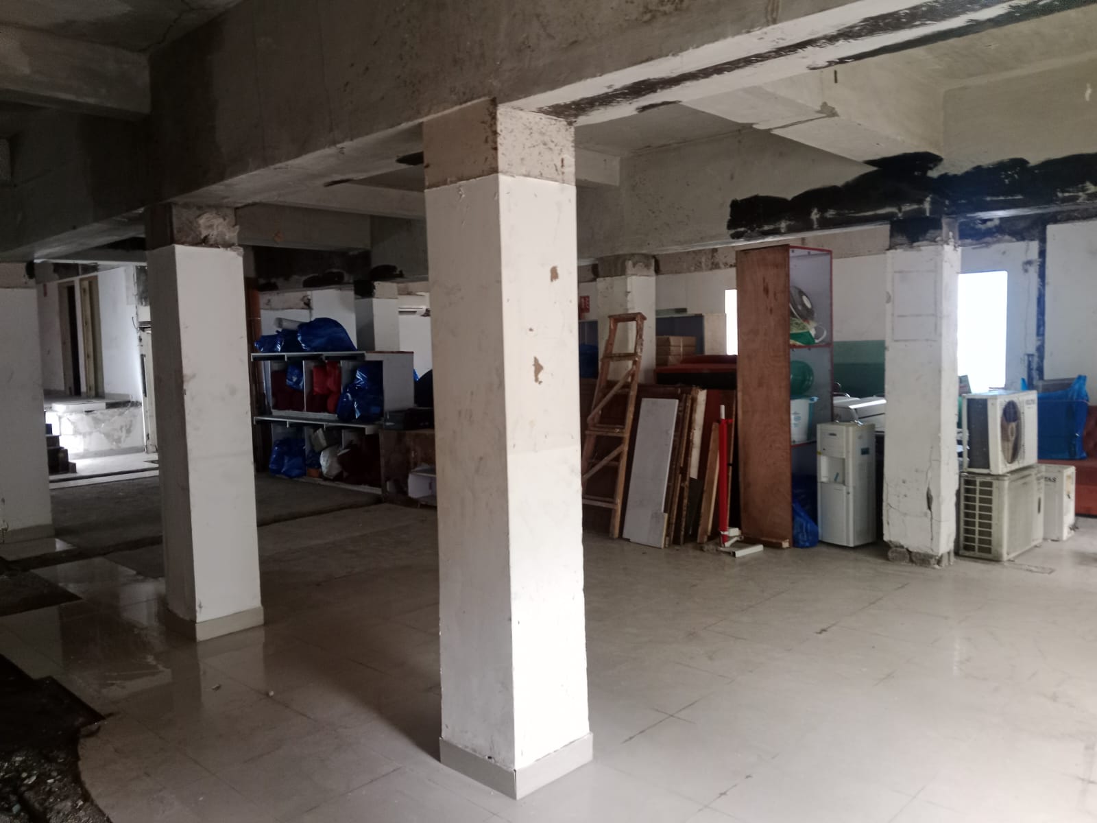 Showroom for Rent in Santacruz West Mumbai