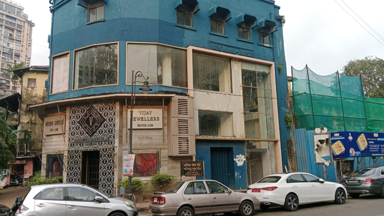 Showroom for Rent in Hughes Road Mumbai