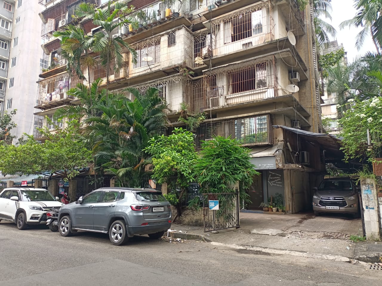 Salon for Rent in Guru Nanak Park Mumbai