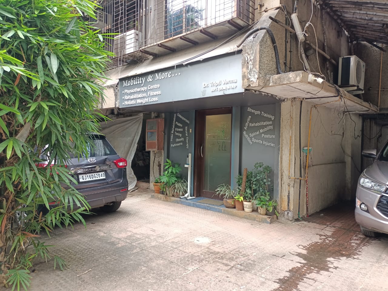 Salon for Rent in Guru Nanak Park Mumbai
