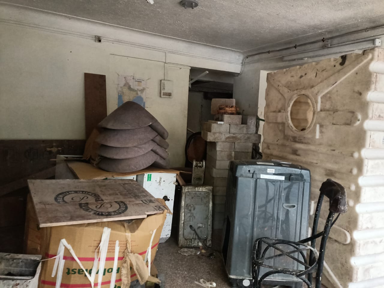 Salon for Rent in Guru Nanak Park Mumbai