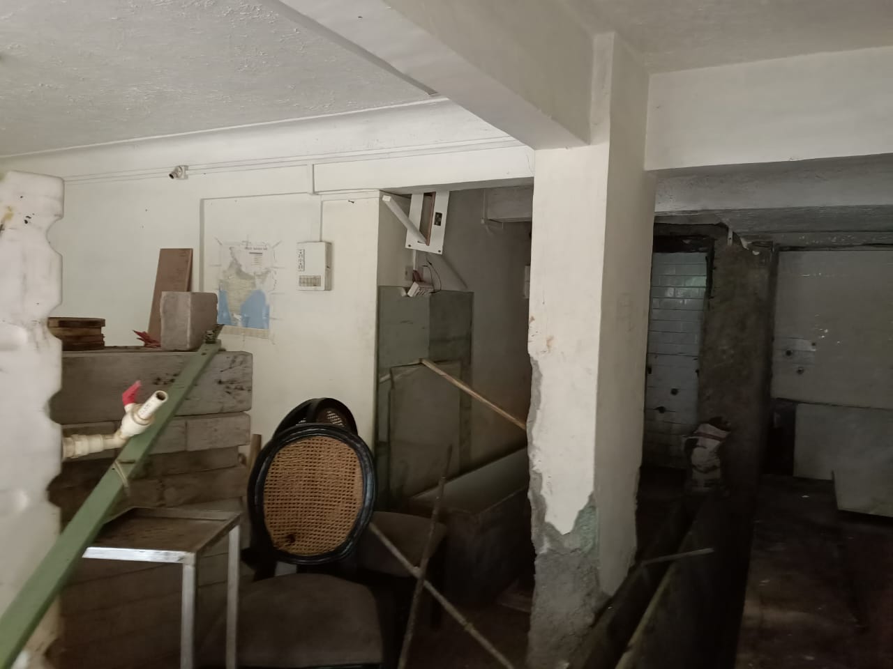 Salon for Rent in Guru Nanak Park Mumbai