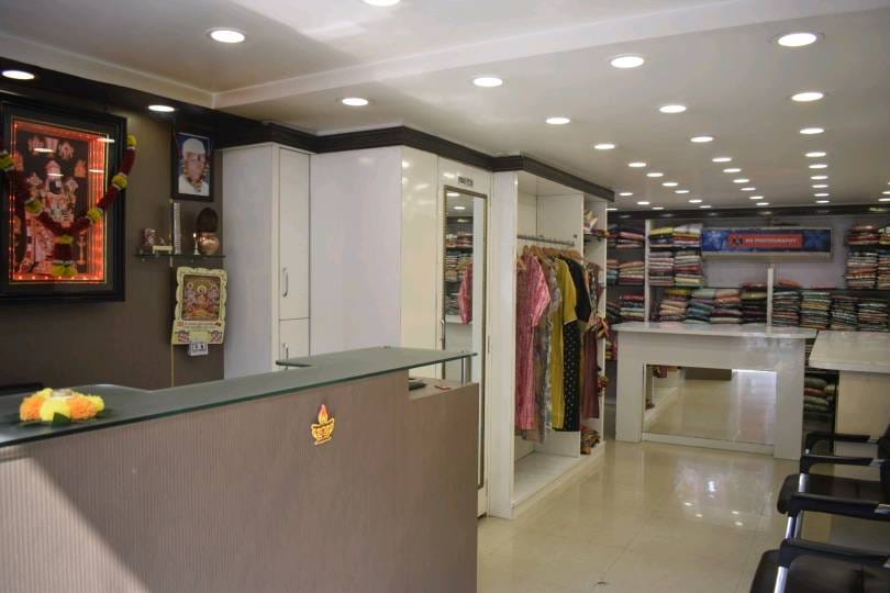 Showroom for Rent in Main Road Pune