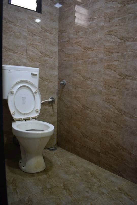 Showroom for Rent in Main Road Pune