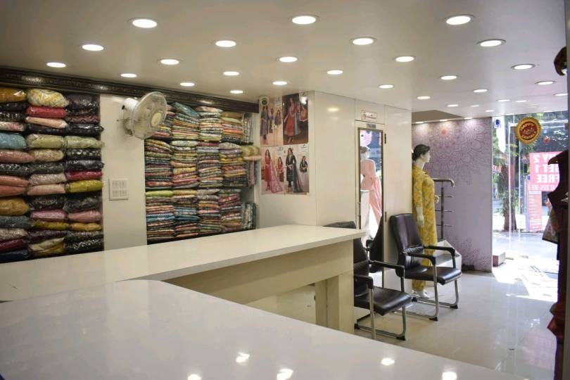 Showroom for Rent in Main Road Pune