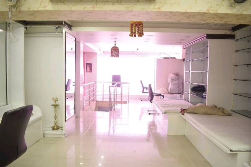 Showroom for Rent in Main Road Pune