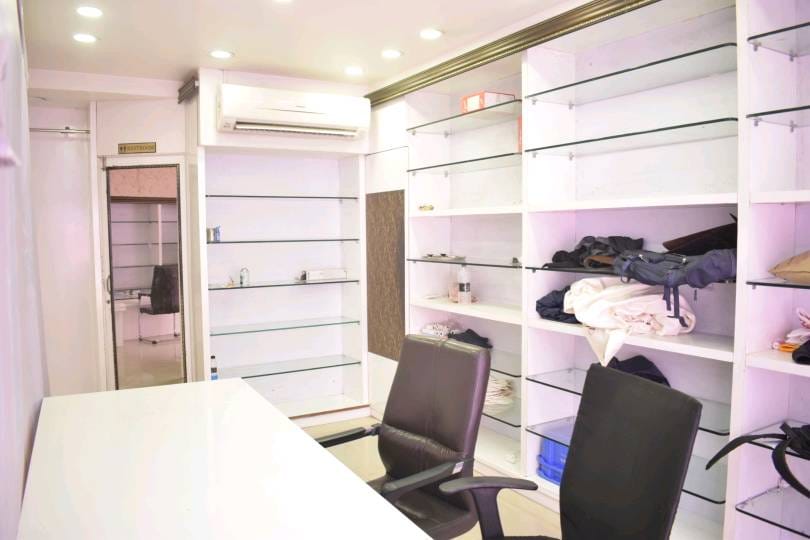 Showroom for Rent in Main Road Pune