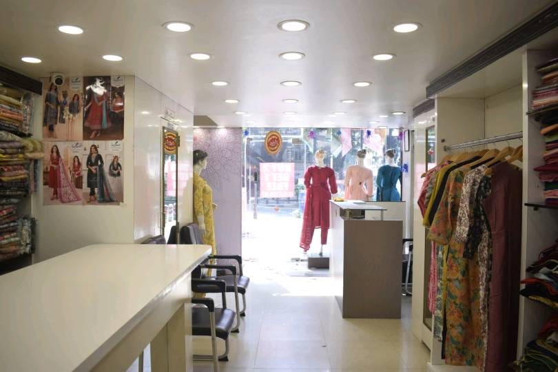 Showroom for Rent in Main Road Pune