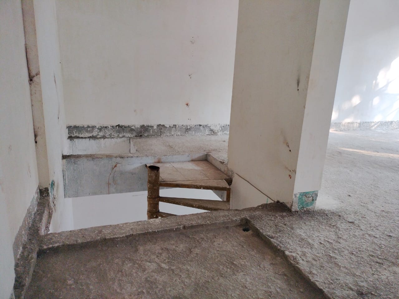 Showroom for Rent in Santacruz West Mumbai